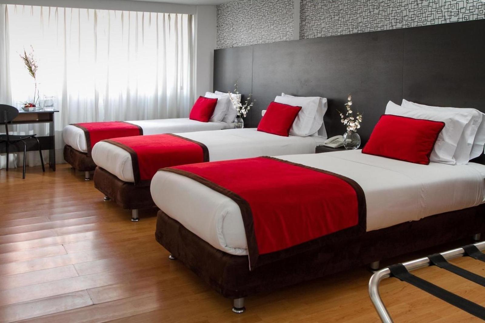 Hotel Silver Javeriana By Hospedium Bogotá Esterno foto