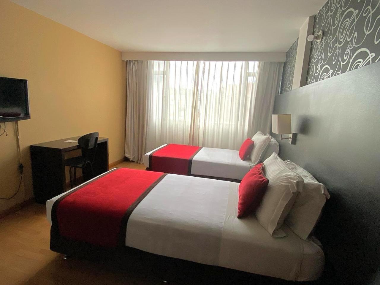 Hotel Silver Javeriana By Hospedium Bogotá Esterno foto