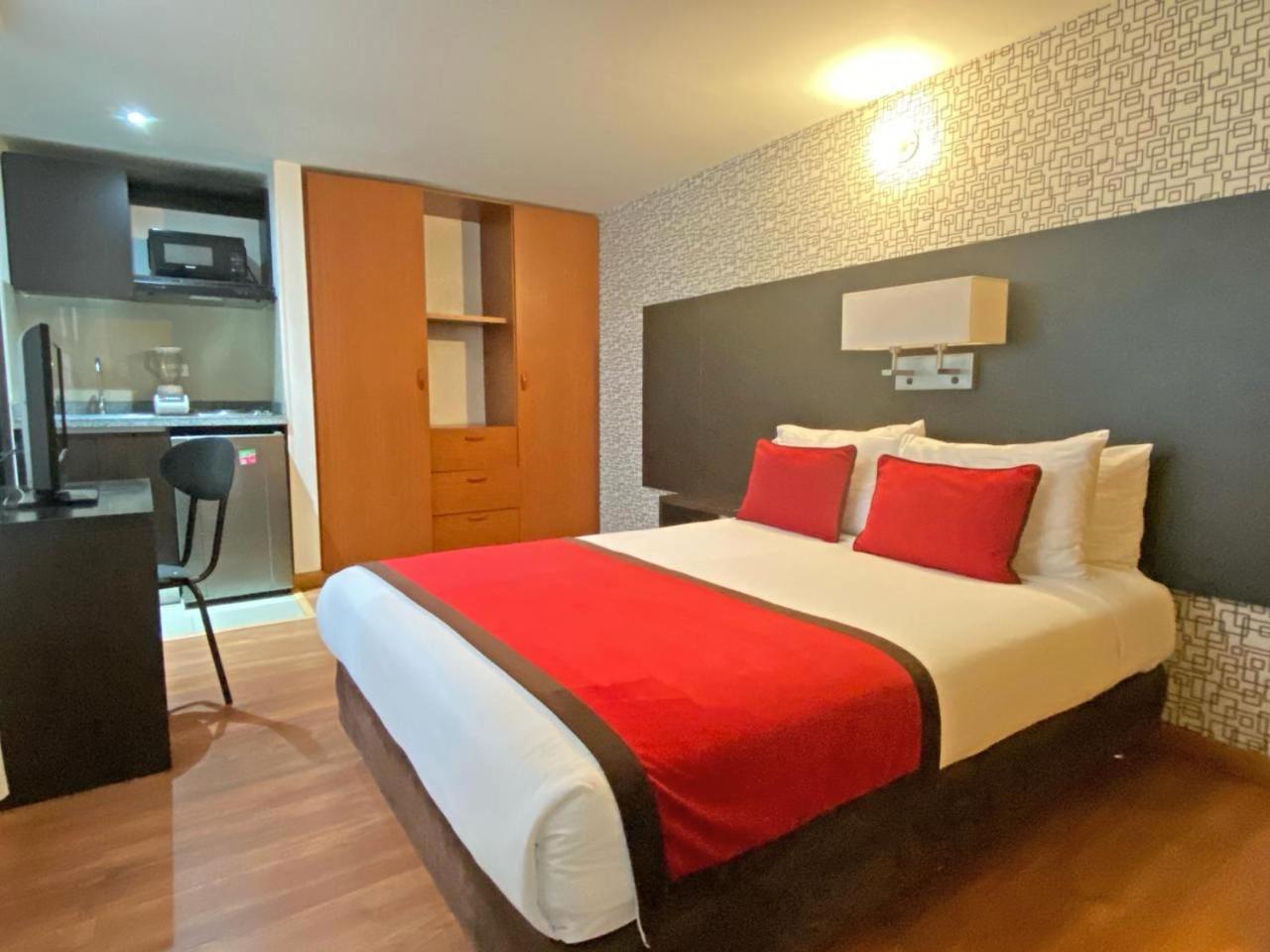 Hotel Silver Javeriana By Hospedium Bogotá Esterno foto